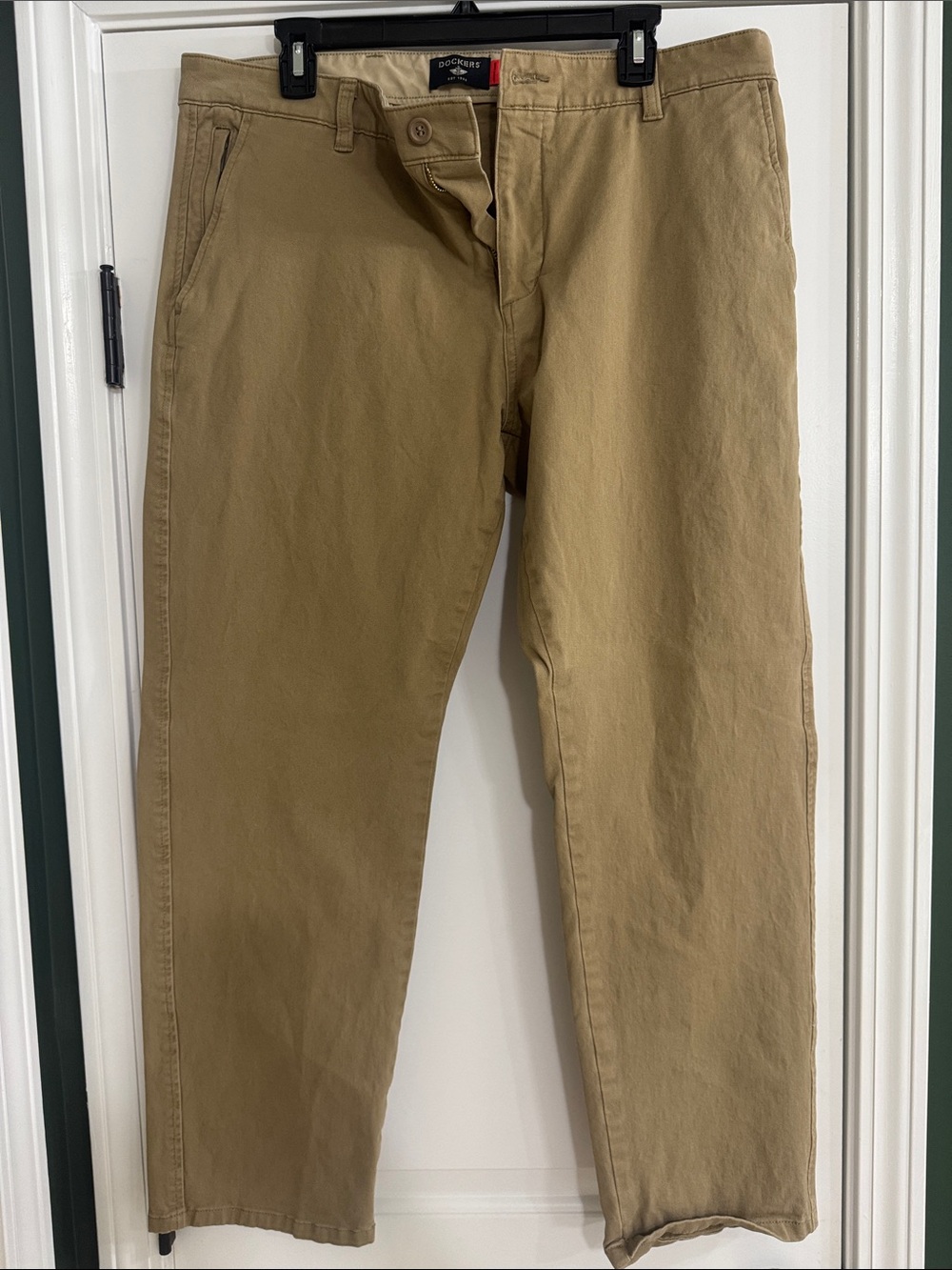 Dockers Men's Chino Pants in Khaki Tan